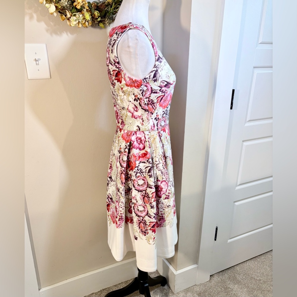 JUST TAYLOR Scuba Floral Pleated
Fit-and-Flare Dress w/ Pockets Sz 2🧡 - Picture 6 of 11